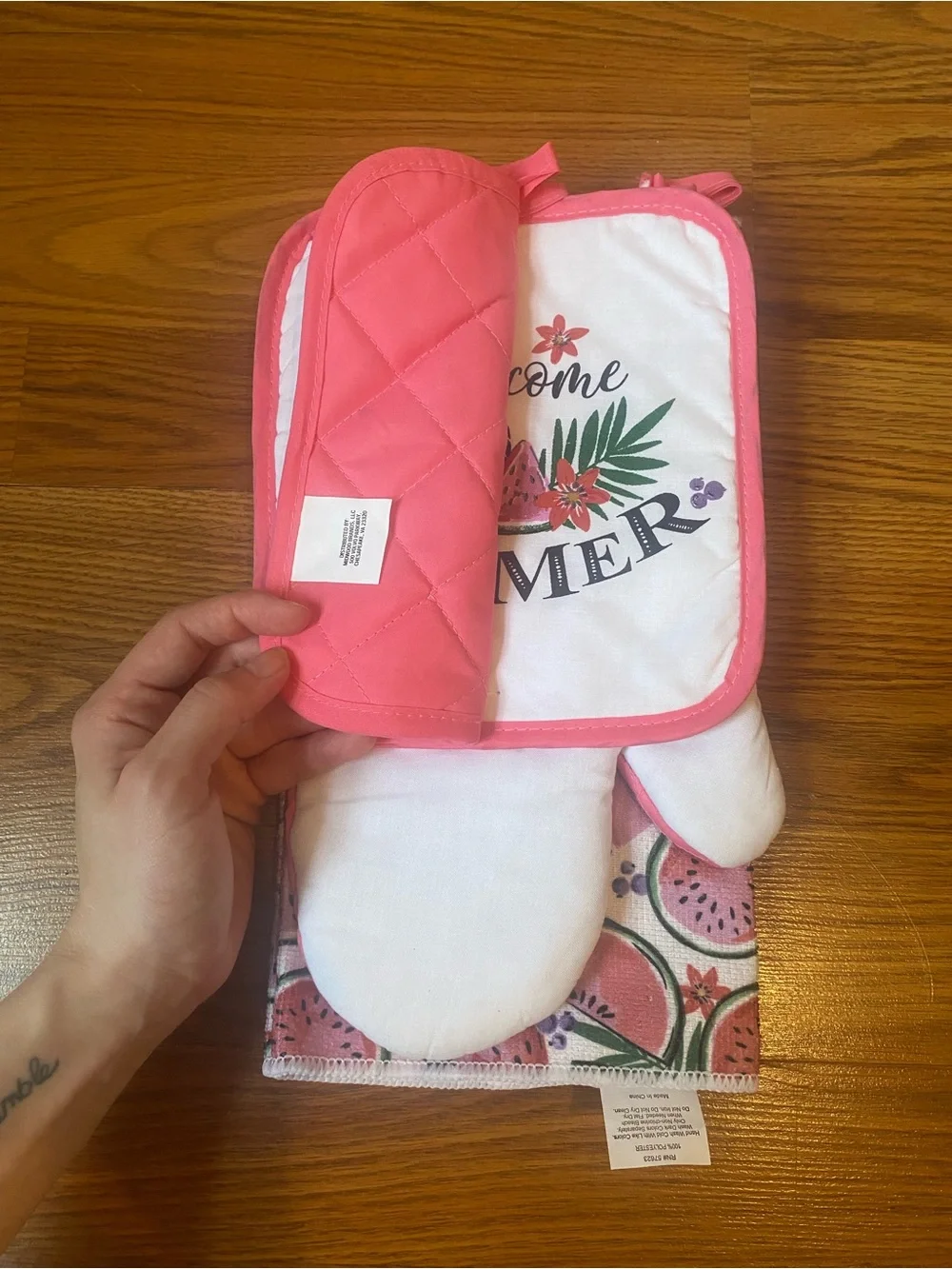 Welcome Summer Pink-Trim Oven Mitt and Pot Holder Set